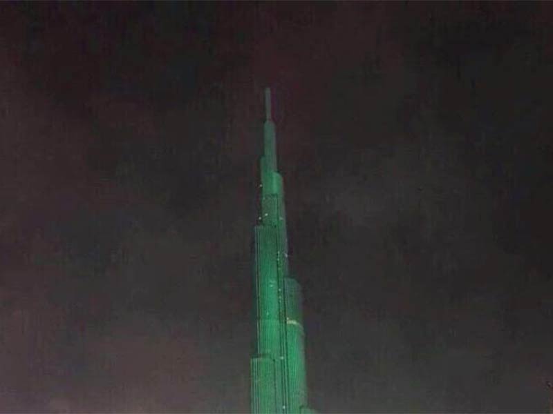 اضغط لمشاهدة الفيديو: برج خليفة يتوشح بالعَلَم السعودي وترديد نشيد المملكة تزامنًا مع الاحتفال باليوم الوطني الـ 88